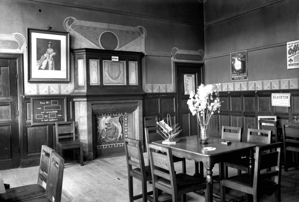 HUA-166259-Interieur van het N.S.-station IJmuiden te IJmuiden- wachtkamer 1e en 2e klasse