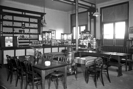 HUA-166263-Interieur van het N.S.-station Nijkerk te Nijkerk- wachtkamer 3e klasse