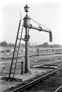 HUA-155265-Afbeelding van de waterkolom van de N.S. aan de zuidzijde van het N.S.-station Utrecht C.S. te Utrecht