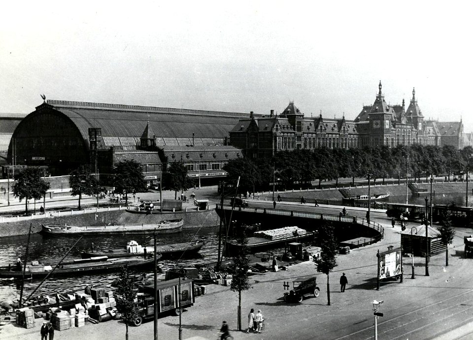 HUA-163210-Gezicht op het N.S.-station Amsterdam C.S. te Amsterdam