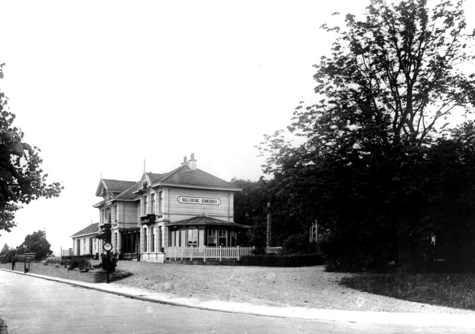 HUA-166662-Gezicht op het N.S.-station Vogelenzang-Bennebroek