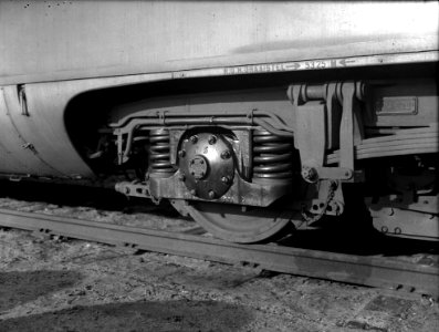 HUA-160558-Afbeelding van een gedeelte van een draaistel van een diesel-electrisch treinstel DE 5 (serie 51-68) van de N.S