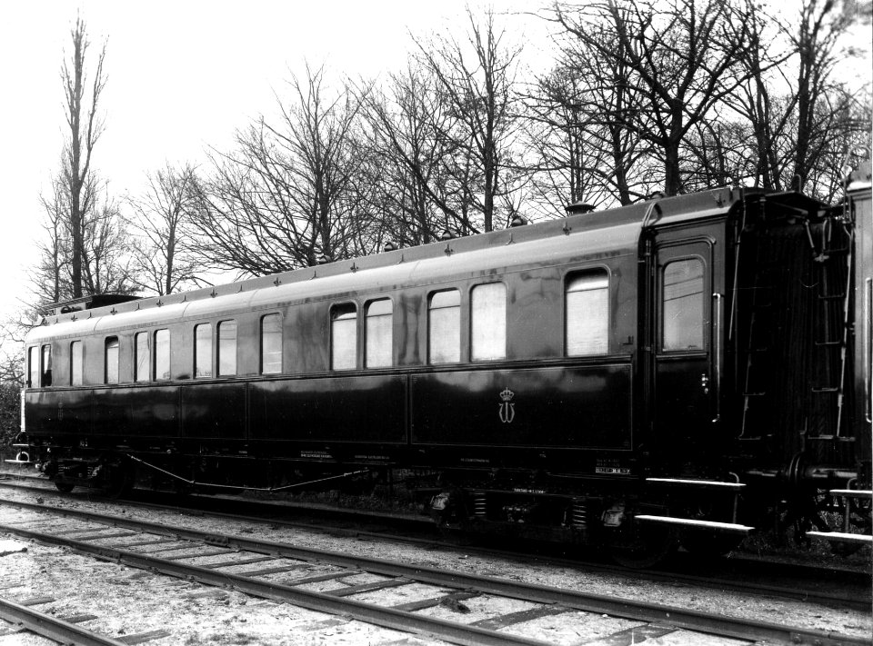 HUA-163330-Afbeelding van het keukenrijtuig NS 5 van de koninklijke trein van de N.S. te Lunetten bij Utrecht
