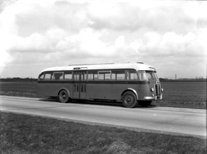 HUA-168118-Afbeelding van een Crossley autobus van de NBM te Utrecht