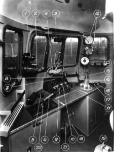 HUA-163409-Interieur van een electrisch treinstel mat. 1936 van de N.S.- stuurstand. N.B. De foto is voorzien van een nummering met verwijzing naar de verschillende bedieningsonderdelen van de trein. Zie hiervoo