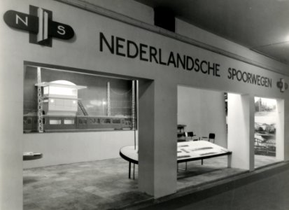 HUA-168227-Afbeelding van de wederopbouw tentoonstelling van de NS