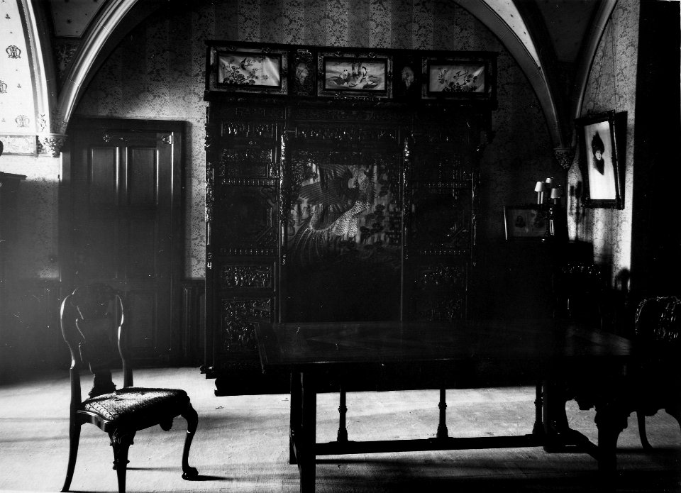 HUA-163477-Interieur van het Kasteel De Haar (Kasteellaan 1) te Haarzuilens- chinese kast. N.B. De gemeente Haarzuilens is per 1 januari 1954 opgenomen in de gemeente Vleuten-De Meern; deze gemeente is per 1 jan