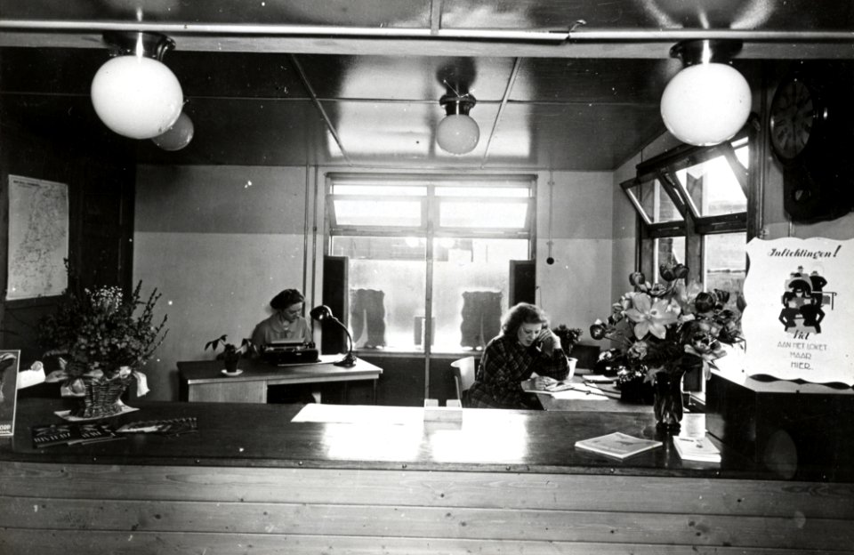 HUA-169321-Interieur van het N.S.-station Rotterdam Maas te Rotterdam- inlichtingenbureau