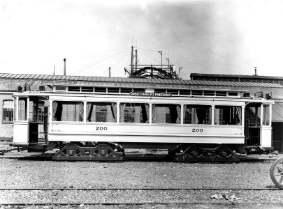 HUA-172077-Afbeelding van een fabrieksnieuwe tram (motorwagen nr. 200) voor de Haagse Tramweg Maatschappij (H.T.M.) bij Werkspoor te Amsterdam of Zuilen photo