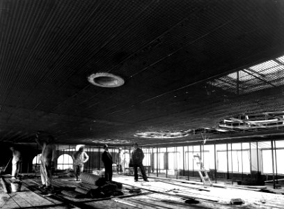 HUA-163736-Interieur van het NS station Utrecht CS te Utrecht tijdens herstel van de schade na de brand van 17 december 1938 NB De afbeelding maakt deel uit van 