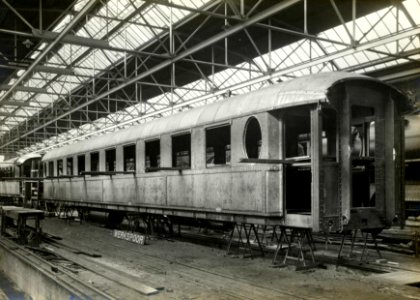 HUA-164574-Afbeelding van een in aanbouw zijnd rijtuig uit de serie C 7201-7206, bestemd voor de N.S., bij Werkspoor te Zuilen