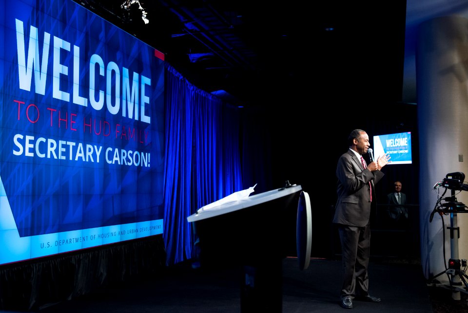 HUD Family Welcomes Secretary Carson (32451015944)