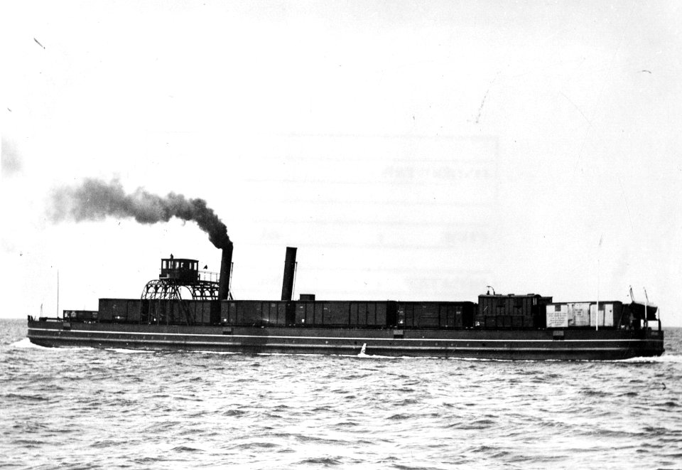 HUA-165610-Afbeelding van de veerpont voor het overzetten van goederenwagens tussen Enkhuizen en Stavoren, op de Zuiderzee