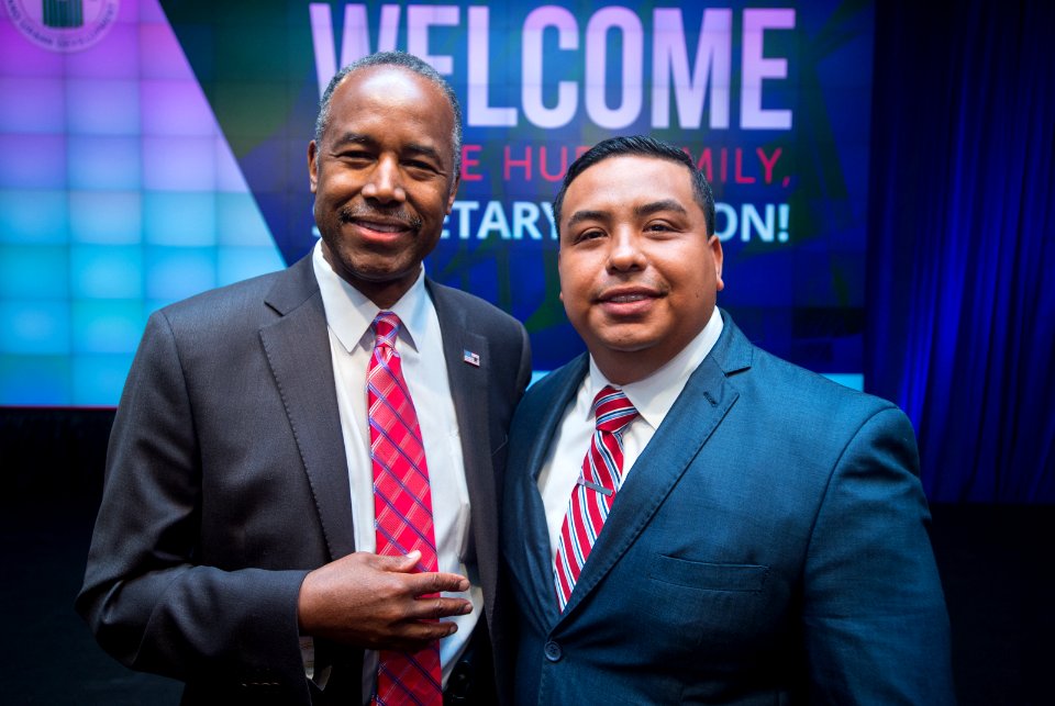 HUD Family Welcomes Secretary Carson (32910846960)