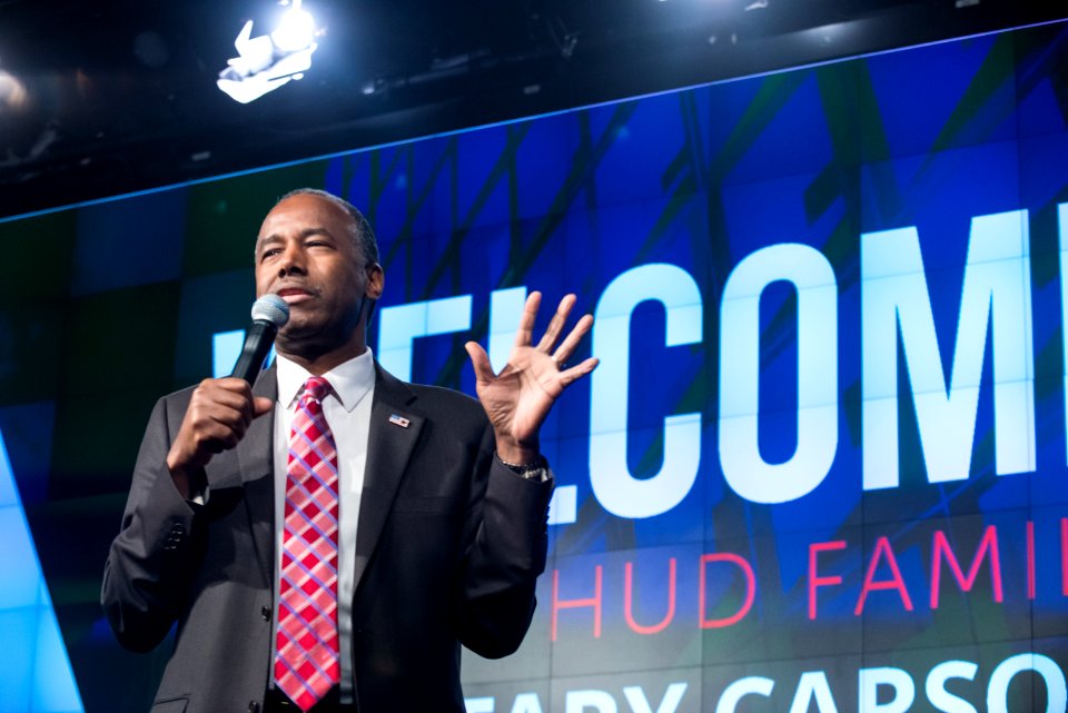 HUD Family Welcomes Secretary Carson (32910844530)
