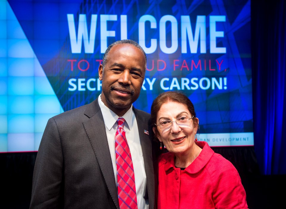 HUD Family Welcomes Secretary Carson (32910847090)