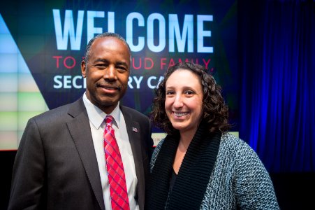 HUD Family Welcomes Secretary Carson (32910847020)