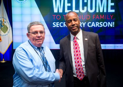 HUD Family Welcomes Secretary Carson (33138474382)