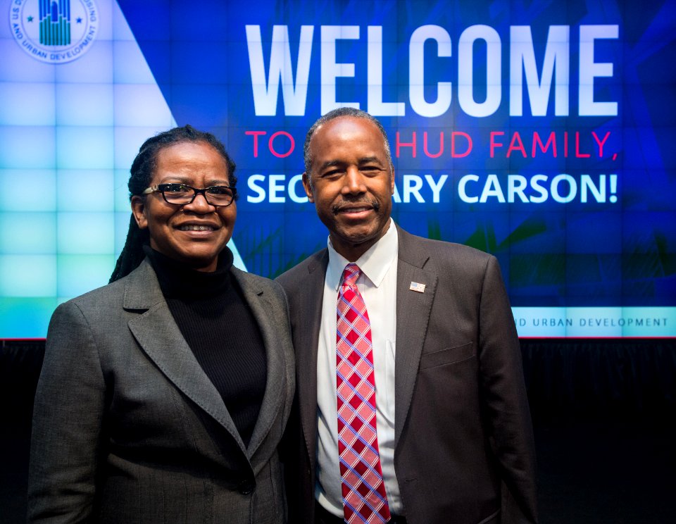 HUD Family Welcomes Secretary Carson (32910847980)