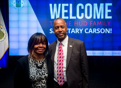 HUD Family Welcomes Secretary Carson (33138486122)
