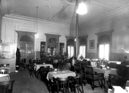 HUA-166089-Interieur van het N.S.-station Tilburg te Tilburg- wachtkamer 2e klasse