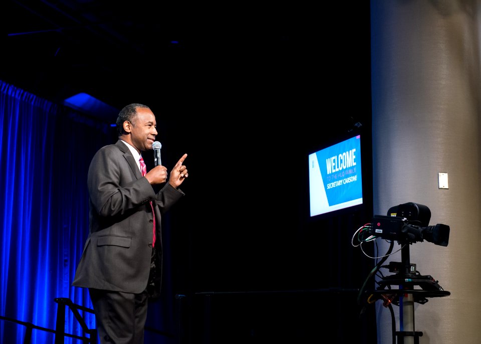 HUD Family Welcomes Secretary Carson (33165645071)