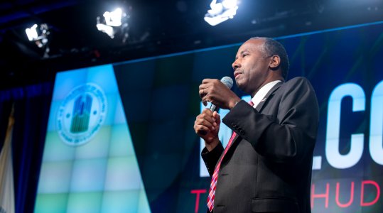 HUD Family Welcomes Secretary Carson (33165645781)