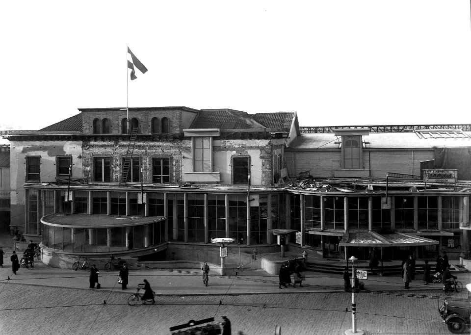 HUA-163710-Gezicht op het N.S.-station Utrecht C.S. te Utrecht, tijdens herstel van de schade na de brand van 17 december 1938. N.B. De afbeelding maakt deel uit van een serie foto's met betrekking tot de Spoorw