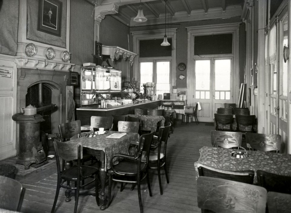 HUA-166106-Interieur van het N.S.-station Baarn Buurtstation te Baarn- wachtkamer 2e klasse