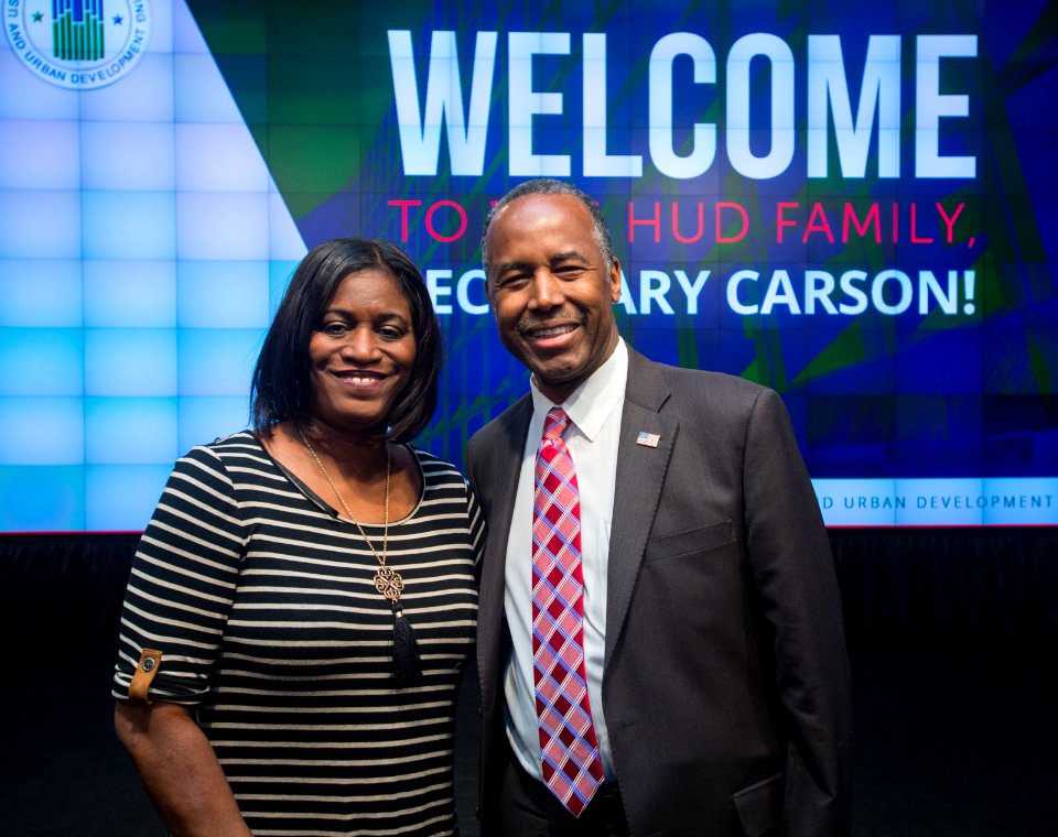 HUD Family Welcomes Secretary Carson (33253104236)