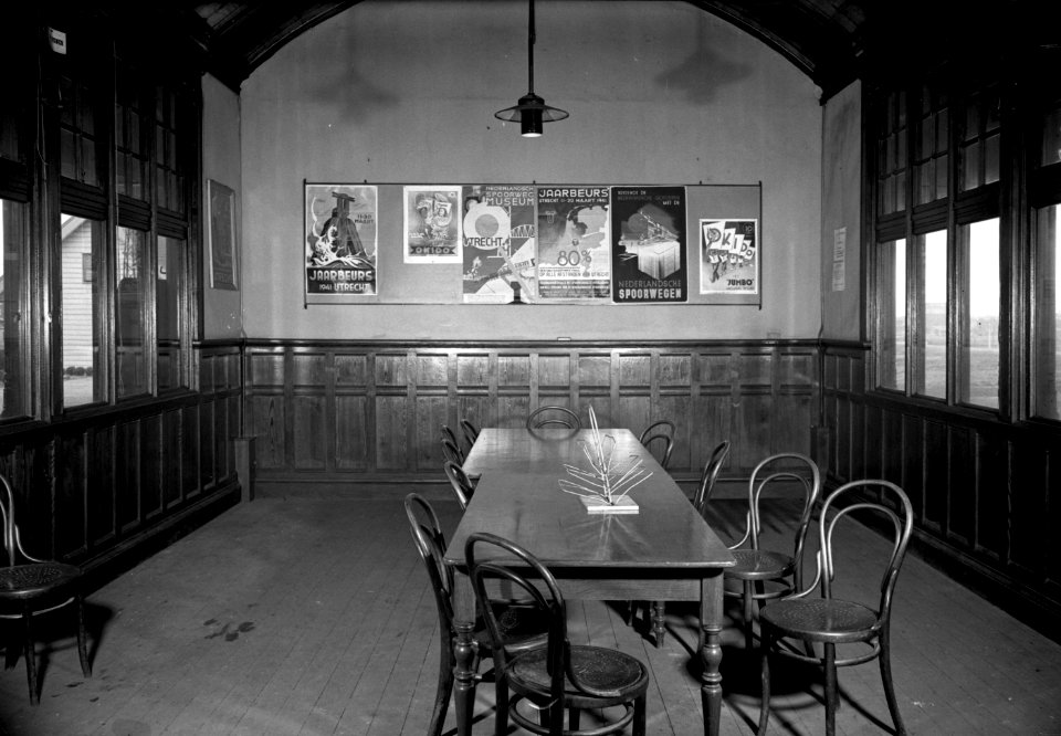 HUA-166244-Interieur van het NS station Beverwijk te Beverwijk wachtkamer 2e klasse