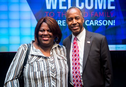 HUD Family Welcomes Secretary Carson (33253103716)