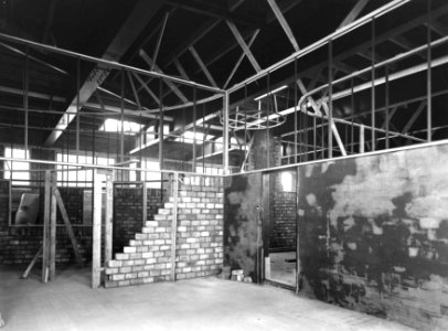HUA-163734-Interieur van het N.S.-station Utrecht C.S. te Utrecht, tijdens herstel van de schade na de brand van 17 december 1938. N.B. De afbeelding maakt deel uit van een serie foto's met betrekking tot de Spoorwegwerken te Utrecht