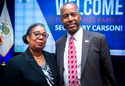 HUD Family Welcomes Secretary Carson (33293807875)