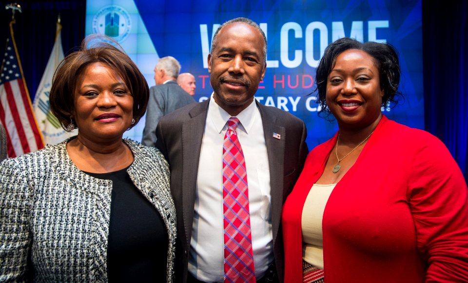HUD Family Welcomes Secretary Carson (33293807515)