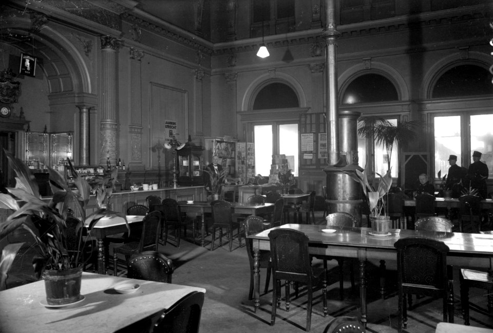 HUA-166264-Interieur van het N.S.-station Vlissingen te Vlissingen- wachtkamer 1e en 2e klasse
