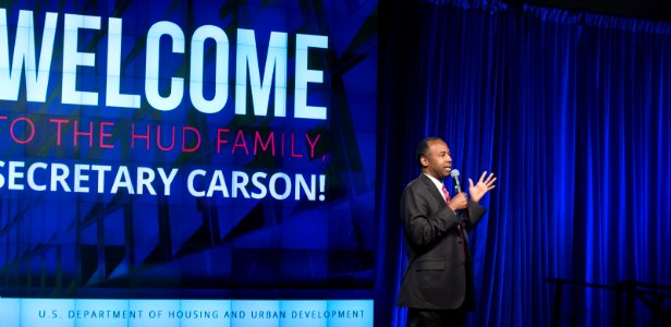 HUD Family Welcomes Secretary Carson (33293811345)