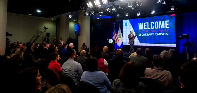 HUD Family Welcomes Secretary Carson (33293811575)