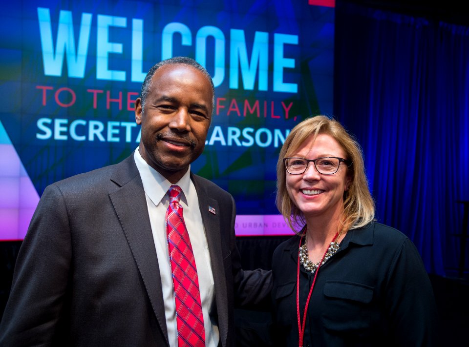 HUD Family Welcomes Secretary Carson (33293815995)