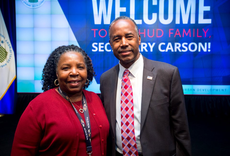 HUD Family Welcomes Secretary Carson (33293817255)