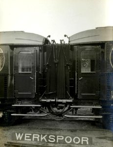HUA-164580-Afbeelding van de balgconstructie tussen twee rijtuigen uit de serie C 7201-7206 - AB 7201-7221, bestemd voor de N.S., bij Werkspoor te Zuilen
