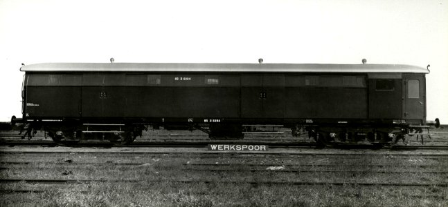 HUA-164592-Afbeelding van het fabrieksnieuwe bagagerijtuig D 6094 serie D 6061 6100 bestemd voor de NS bij Werkspoor te Zuilen