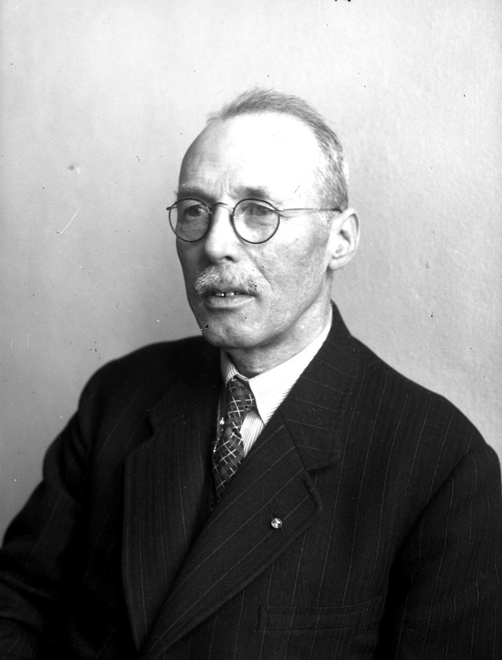 HUA-166982-Portret van G.F.H. Giesberger (Bergen op Zoom, 29 juni 1885 - 1958), algemeen directeur van N.S. te Utrecht van 1946 tot 1950