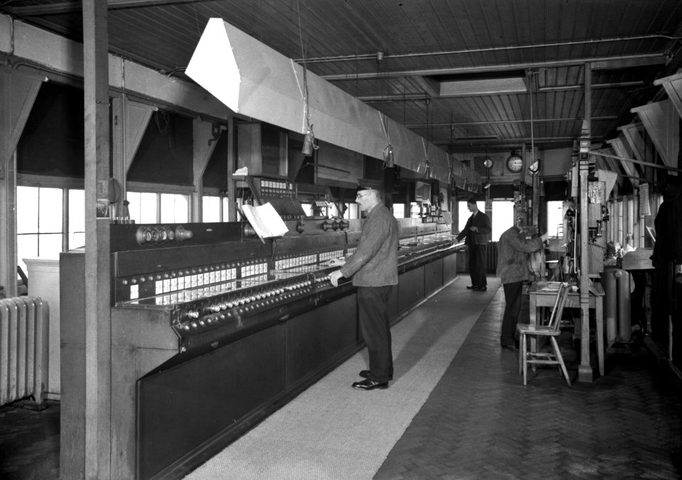 HUA-166034-Interieur van het seinhuis aan de westzijde van het N.S.-station Amsterdam C.S. te Amsterdam