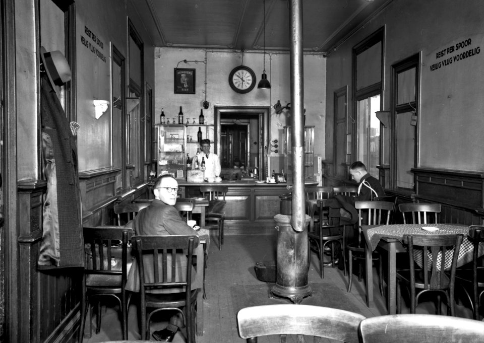 HUA-166082-Interieur van het N.S.-station Meppel te Meppel- wachtkamer 1e en 2e klasse
