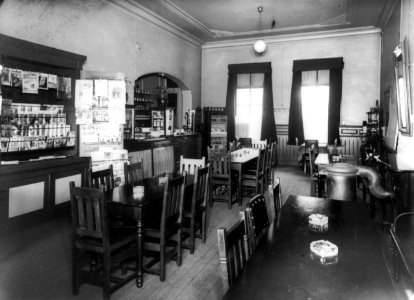 HUA-166091-Interieur van het N.S.-station Oss te Oss- wachtkamer 2e klasse