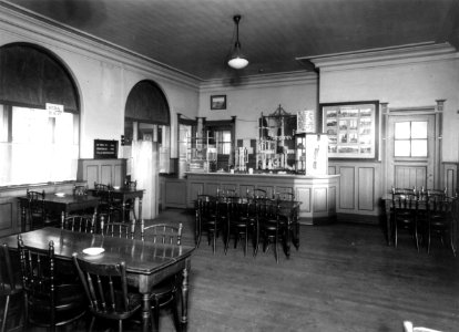 HUA-166096-Interieur van het N.S.-station Helmond te Helmond- wachtkamer 2e klasse