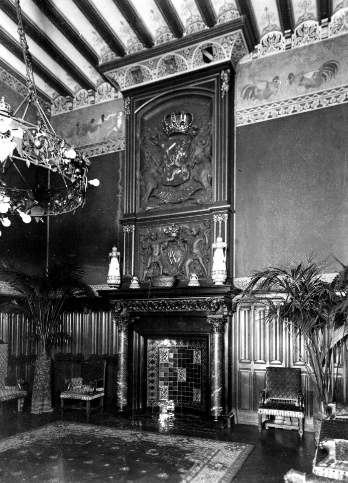 HUA-166242-Interieur van het N.S.-station Amsterdam C.S. te Amsterdam- schouw in de koninklijke wachtkamer
