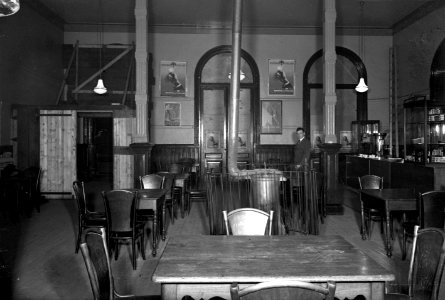 HUA-166262-Interieur van het N.S.-station Leiden te Leiden- wachtkamer 3e klasse