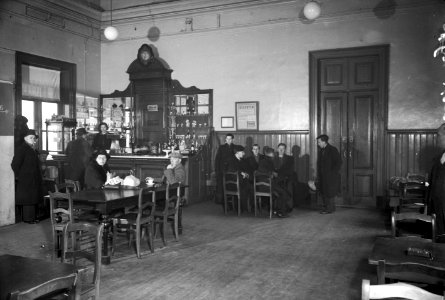HUA-166266-Interieur van het N.S.-station Bergen op Zoom te Bergen op Zoom- wachtkamer 3e klasse